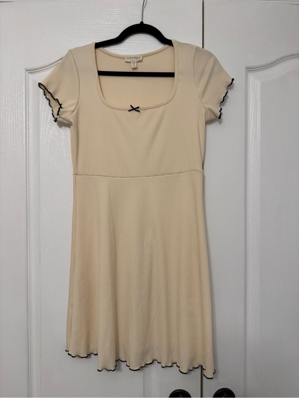 seeyou Cream Top with Black Contrast Trim